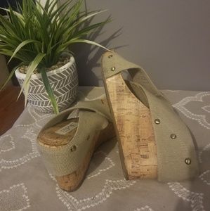 Nude wedges